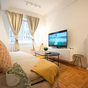 Apartment Living In Center, Hamburg